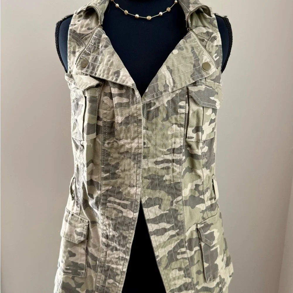 G.I.L.I. Camouflage Sleeveless Utility Vest in Olive & Khaki - Picture 1 of 6